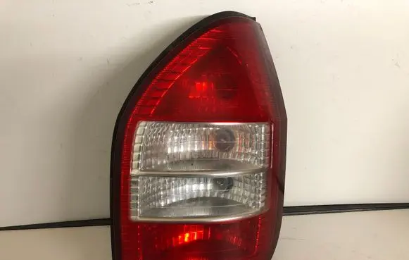 Opel Zafira A Rear/tail lights 02F30N