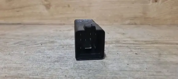 Volvo XC70 Glow plug pre-heat relay 0281003037 30751798