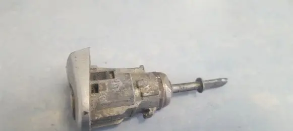 Volkswagen Polo Front door lock (next to the handle) 6q4837167