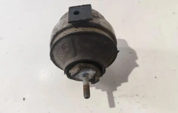 Audi A4 S4 B5 8D Engine mount bracket 4b0199379E