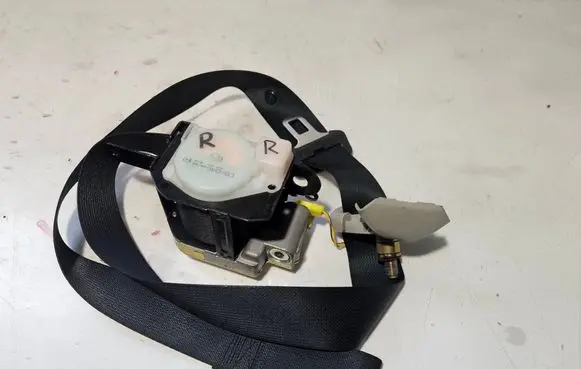 Toyota Yaris Front seatbelt 732100D011