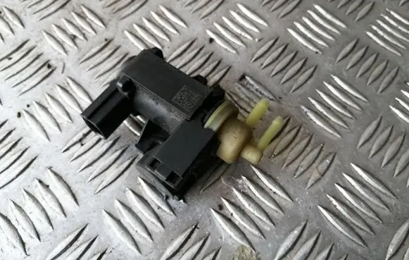 Audi A4 S4 B8 8K Turbo solenoid valve 8K0906627