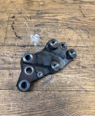 Honda CR-V Engine mounting bracket