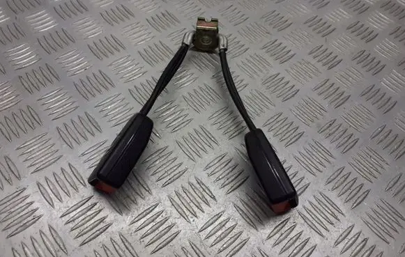 Volkswagen PASSAT B4 Rear seatbelt 357857739D