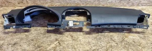 Mercedes-Benz E W211 Dashboard A2116800687