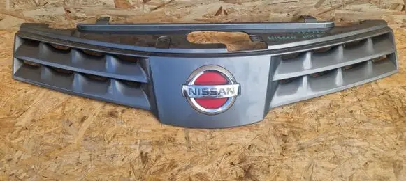 Nissan Note (E12) Front bumper upper radiator grill GR076