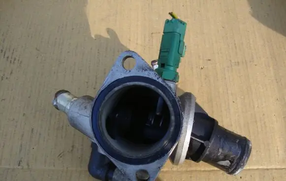 Alfa Romeo 147 Thermostat/thermostat housing V233588