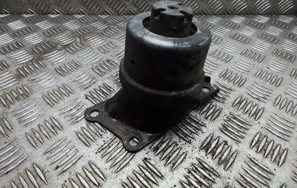 Volkswagen Transporter - Caravelle T5 Engine mount bracket