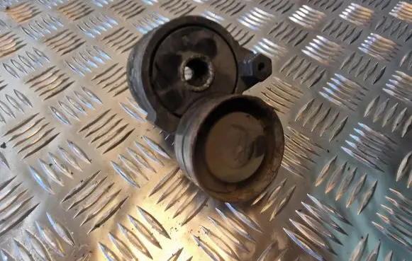 Audi A8 S8 D3 4E Generator/alternator belt tensioner 077903133F