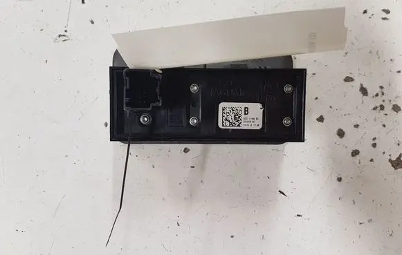 Jaguar XF X250 Fog light switch 03037000 8X2311654BC