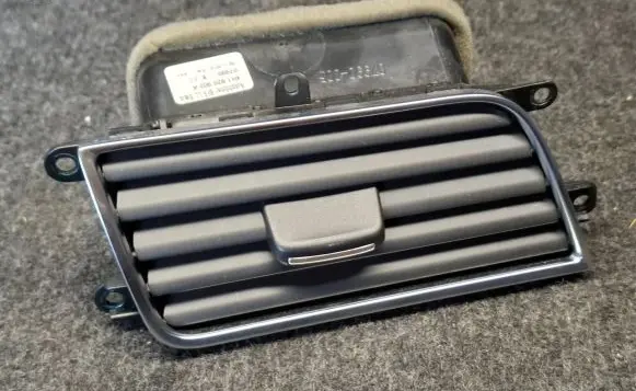 Audi A8 S8 D4 4H Dash center air vent grill 4H1820902A