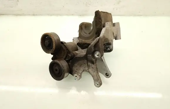 Hyundai Tucson JM Generator/alternator bracket 