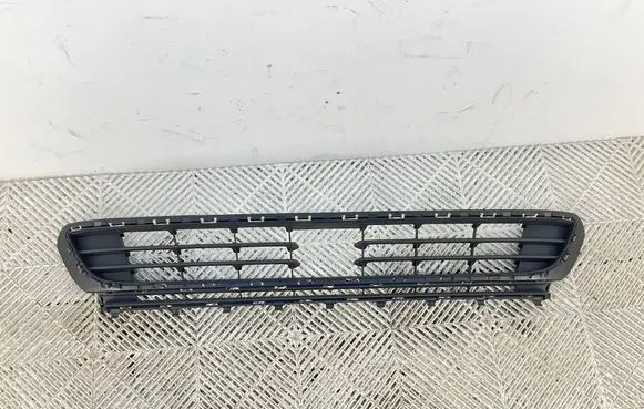 Volkswagen Golf VII Front bumper lower grill 5G0853677B