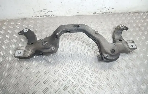 Porsche Cayenne (9PA) Engine mounting bracket
