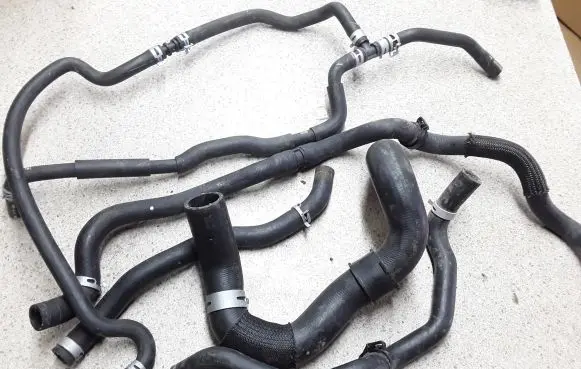 Toyota C-HR I Engine coolant pipe/hose