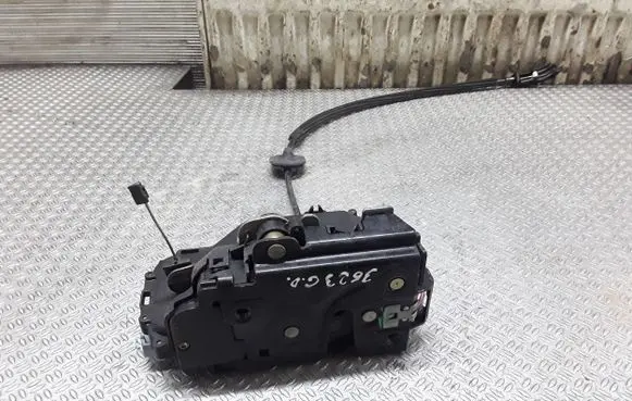 Volkswagen Golf Plus Rear door lock 7L0839016