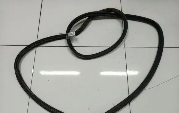 Nissan X-Trail T30 Trunk rubber seal (body) 