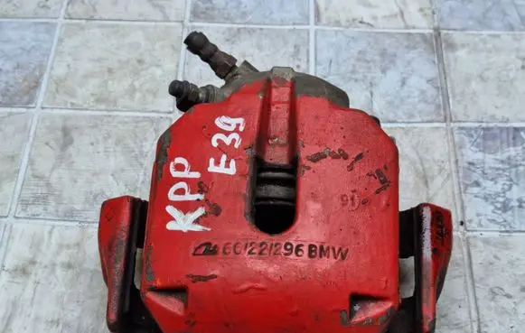 BMW 5 E39 Front brake caliper 6022296