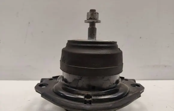 Engine mount bracket