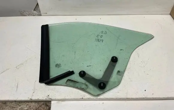 Audi A3 S3 8V Rear side window