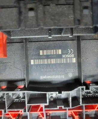 Volkswagen Touran I Comfort/convenience module 1K0937049N
