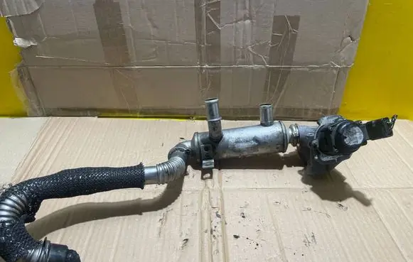 Ford Focus EGR valve cooler 3M6Q8F464BC