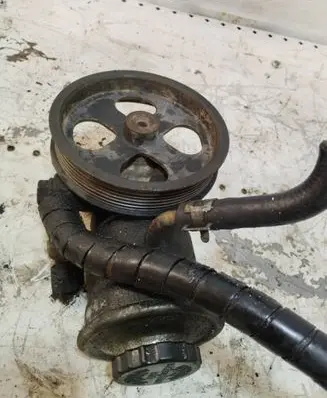 Toyota Corolla Verso AR10 Power steering pump