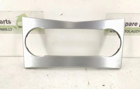 Mercedes-Benz C W204 Radio/GPS head unit trim 2046800490 A2046800490