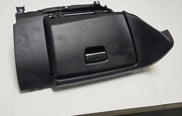 BMW 1 E82 E88 Glove box 9121786 20100730