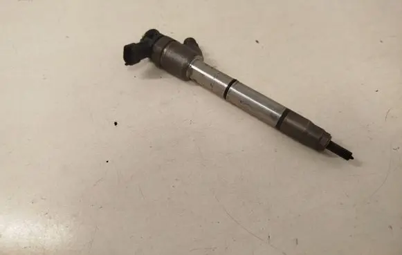Hyundai Tucson TL Fuel injector 338002A610