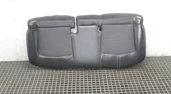 Nissan Leaf II (ZE1) Rear seat 