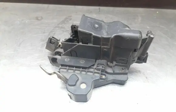 Mercedes-Benz CLK A208 C208 Front door lock 2087200235