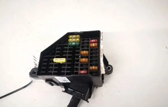Volkswagen PASSAT B6 Fuse box set 3c0880204c