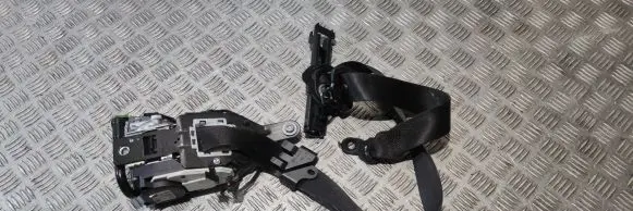 Mercedes-Benz E W212 Front seatbelt 620048100