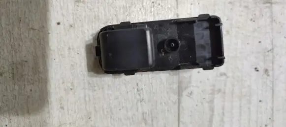 Mazda 2 Electric window control switch D09H66370