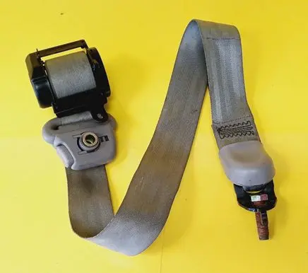 Rear seatbelt