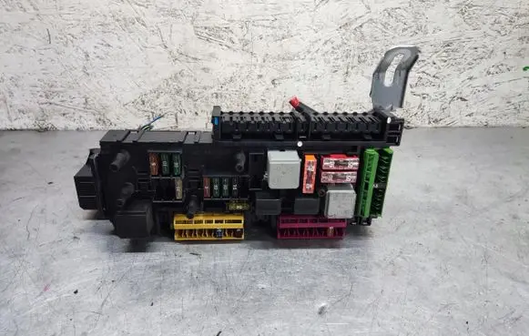 Mercedes-Benz C W204 SAM control unit A2049060205