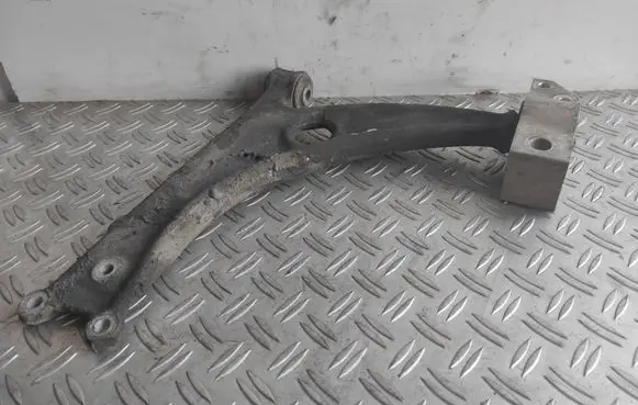 Volkswagen PASSAT B6 Front lower control arm/wishbone