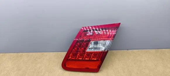 Tailgate rear/tail lights