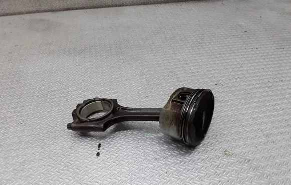 Volvo XC90 Piston with connecting rod