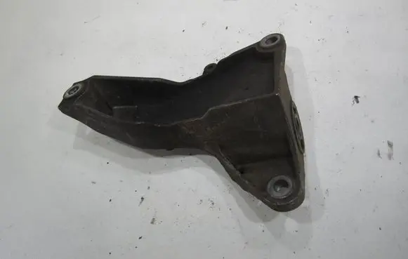 Audi A6 S6 C5 4B Engine mounting bracket 8D0399114AJ