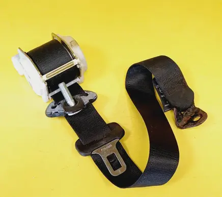 Rear seatbelt