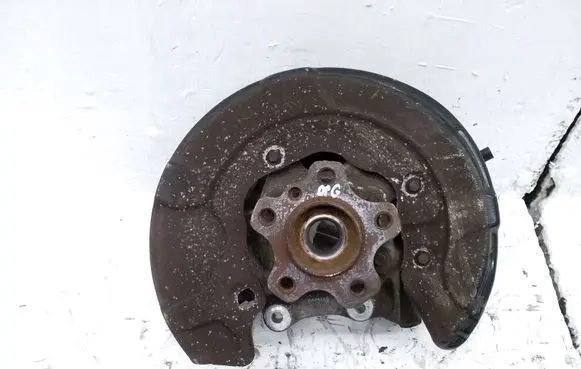 Rear wheel hub spindle/knuckle