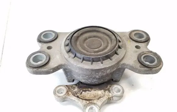 Volvo V70 Engine mount bracket 31262710