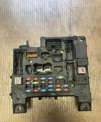 Mitsubishi Outlander Fuse module 8637A319 L8637002A 519087A18