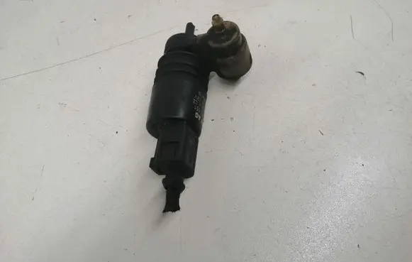 Volkswagen PASSAT B6 Windscreen/windshield washer pump 1K6955651 3122789