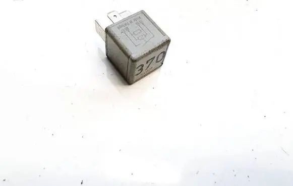 Volkswagen PASSAT B5.5 Other relay 8D0951253A v23134-j52-x300