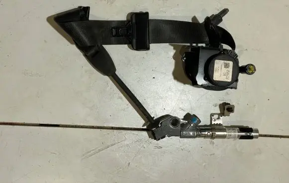 Ford Mustang VI Front seatbelt JR3BR699D64