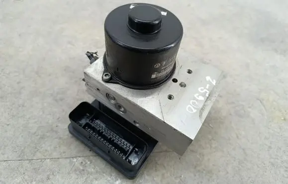 Volkswagen Touareg I ABS Pump 