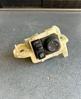 Nissan X-Trail T32 Wing mirror switch 4CL0AA 80945